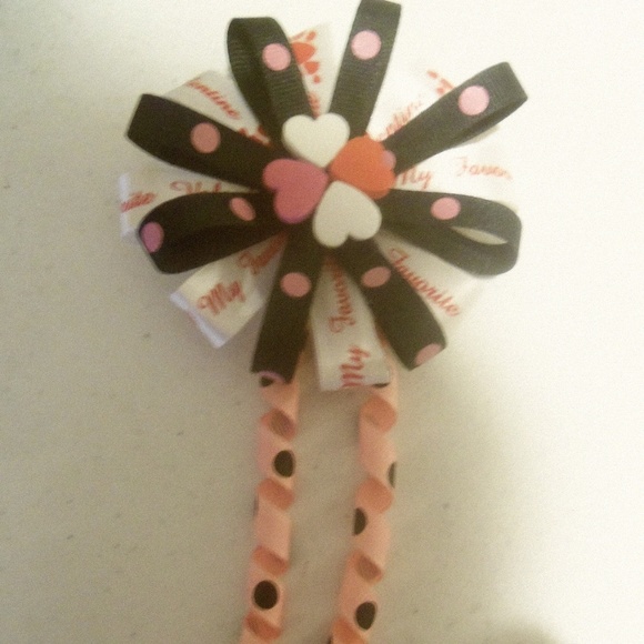 Handmade Valentines Day Hairbow - Picture 2 of 4